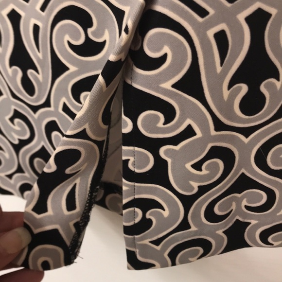 Pencil skirt w/ lots of stretch - Picture 3 of 5